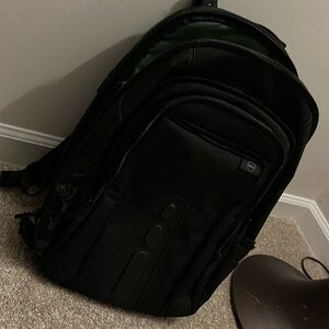 DELL COMPUTER BACKPACK. Many compartments, padded back with‎ adjustable straps.